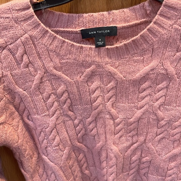 Ann Taylor Aran Crewneck Rose Salmon Pink Cable Knit Sweater M - Picture 6 of 6